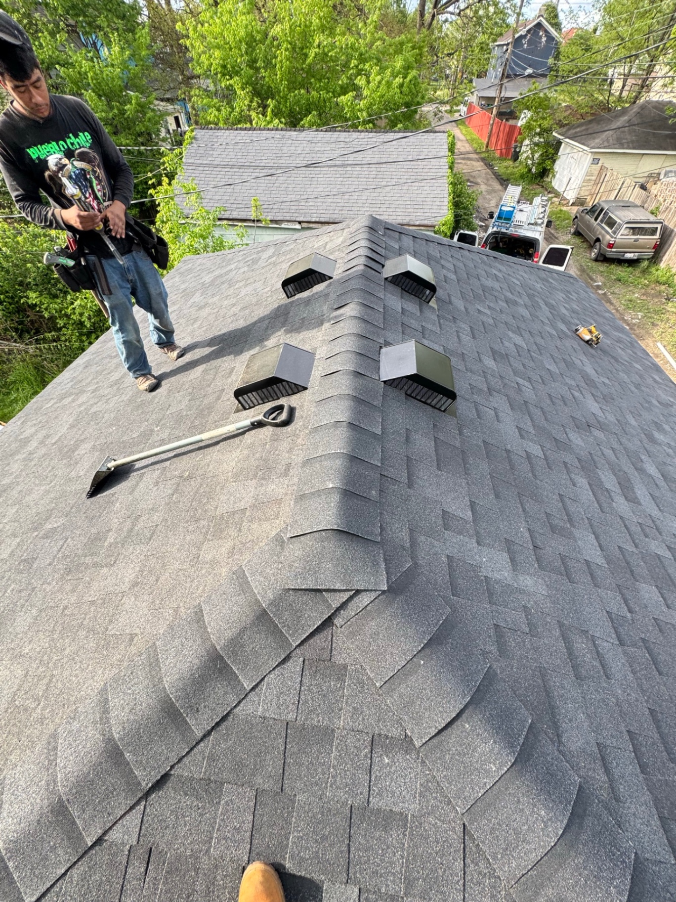 Ridge detail — Ridge vent & shingle finish